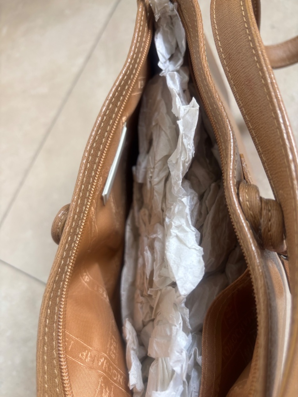 NWOT LONGHAMP CAMEL HANDBAG - Picture 3 of 3